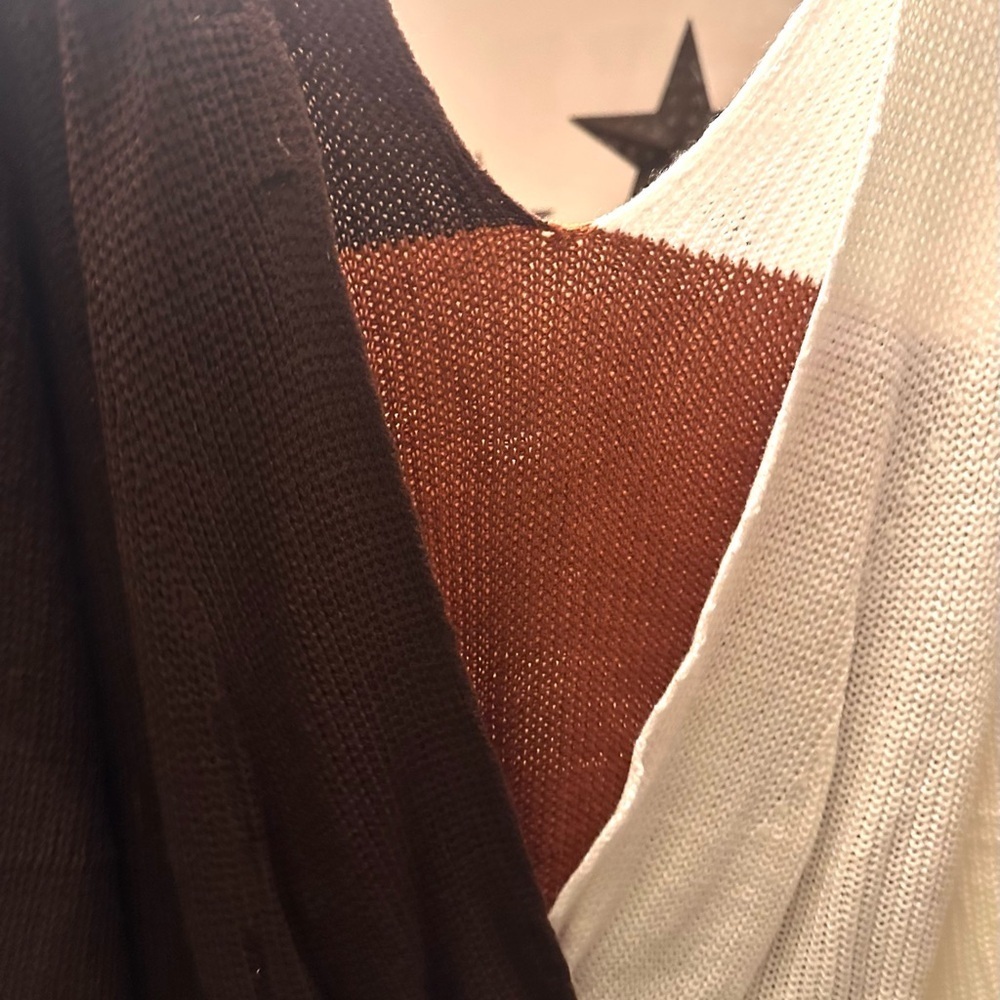 Colorblock V-Neck Sweater - Picture 4 of 4